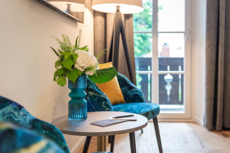 Standard-Plus-Zimmer im Hotel Terofal in Schliersee mit Sesseln