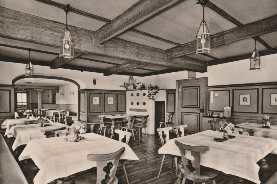 Historic photo of the Bavarian dining room at Restaurant Xaver in Hotel Terofal in Schliersee
