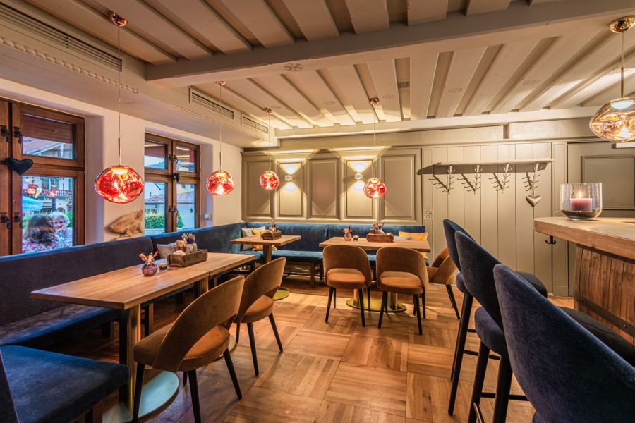 Room view of Xaver Bar with ambient lighting