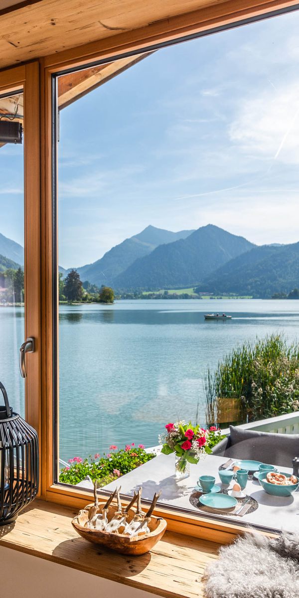 Ferienwohnung der Seeheimat in Schliersee, Blick von der Sonnenterasse auf den See und umliegende Berge