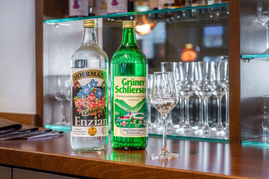 Auswahl an lokalen Schnapsflaschen
