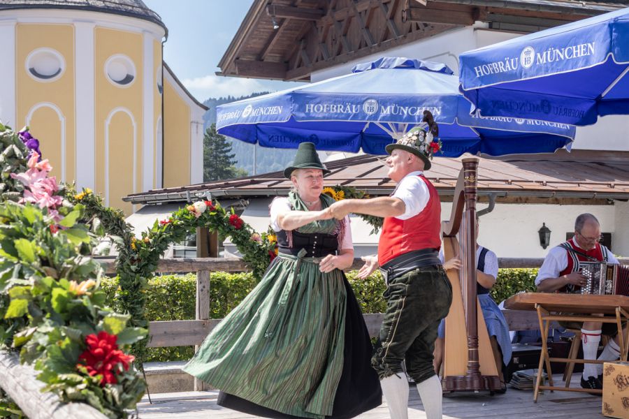 Trachtentanz im Freien beim Alt-Schlierseer Kirchtag 2026