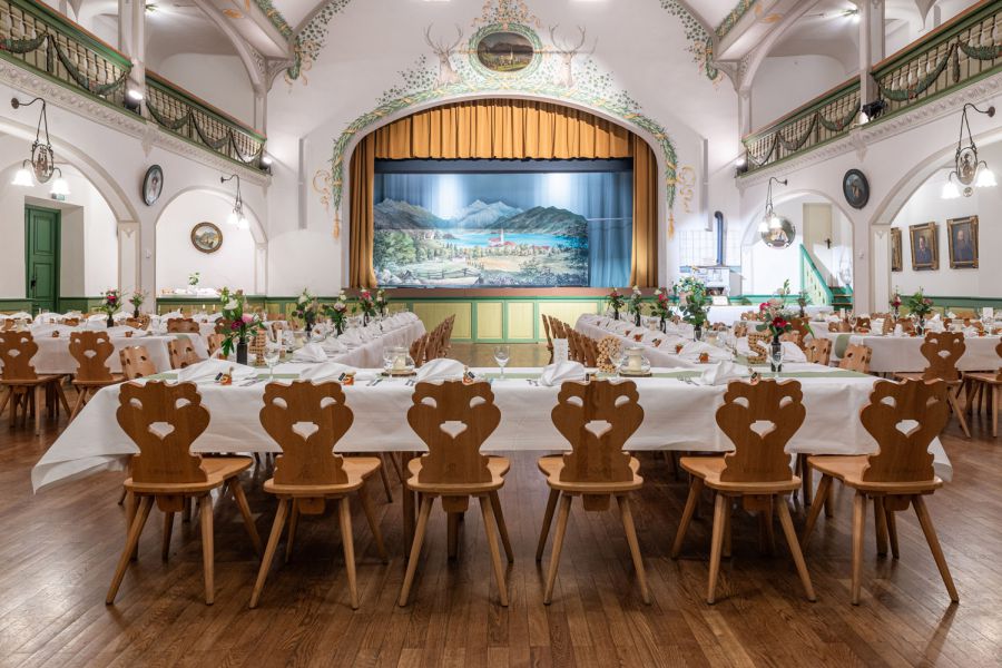 Bestuhlung für Hochzeiten im Bauerntheater Schliersee