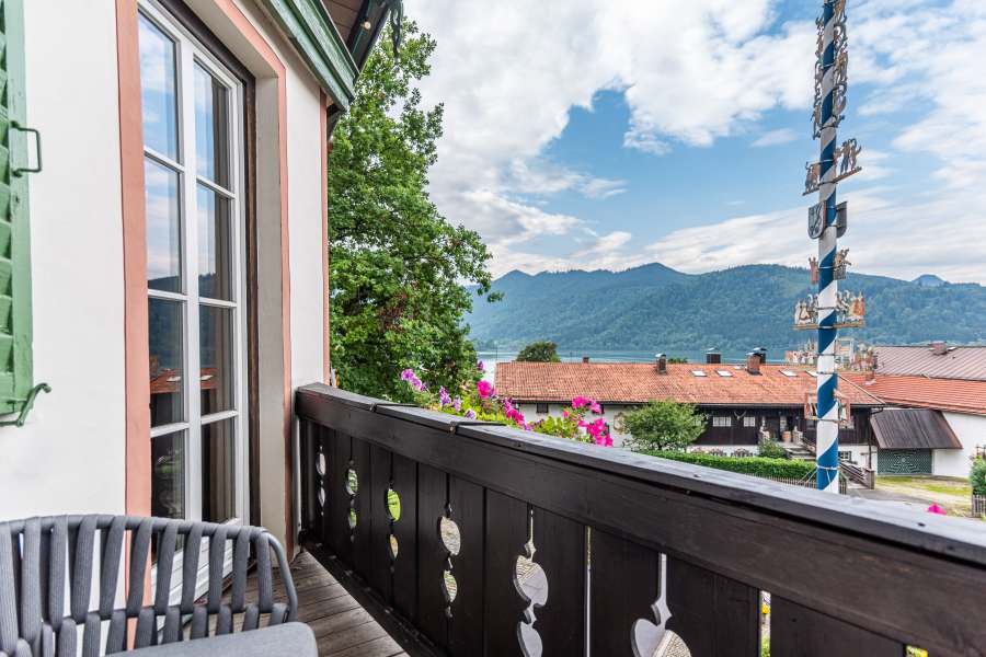 Balkon mit Seeblick und Bergblick im Hotel Terofal in Schliersee